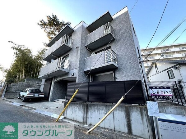 ロイヤル・クレストの物件外観写真